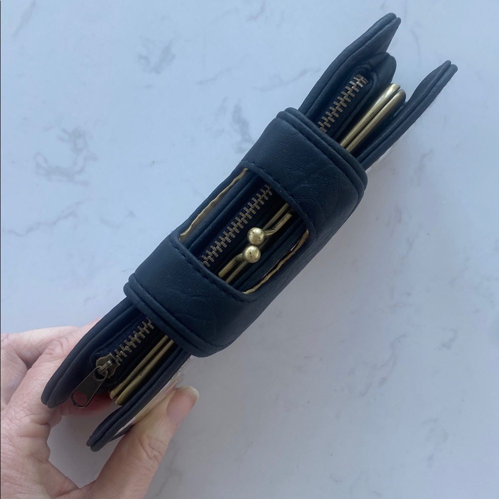 Hot in Hollywood wallet gold and black print with built in wristlet handle - Picture 8 of 12